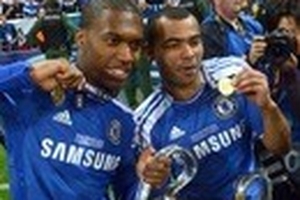 Ashley Cole: “Chúng tôi xứng đáng với ngôi vô địch”