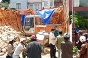 Đà Lạt: Sập đất làm 3 người thương vong