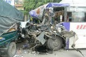 Tai nạn liên hoàn giữa 3 ô tô, nhiều người trọng thương