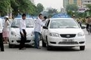 Taxi Hà Nội 'tủi thân' trước xe buýt