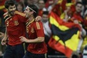 Del Bosque kêu gọi Pique và Ramos “đình chiến”