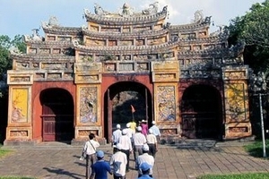 Du lịch hè: 'Cuộc chiến' giảm giá