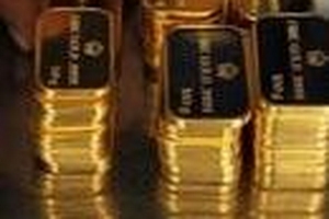 Giá vàng đột ngột tăng vọt