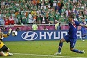 Hạ Ireland 3-1, Croatia chiếm ngôi đầu bảng C