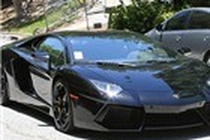 Cô Kim hào phóng tặng tình mới siêu xe đắt tiền