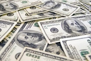 Găm giữ USD hay VND?