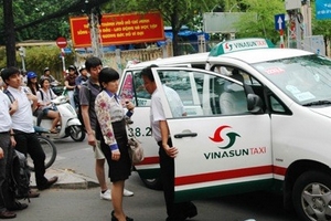 Dịch vụ vận tải 'rón rén' giảm giá