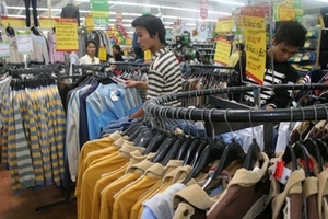 “Ủ mưu, tìm kế” đẩy hàng dệt may tồn kho