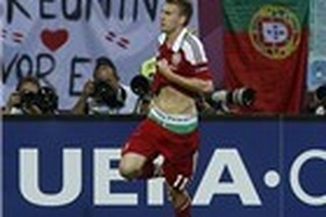 Tụt quần ăn mừng, Bendtner bị phạt kỷ lục