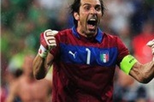 Lọt cửa hẹp vào tứ kết, Buffon cảm ơn TBN
