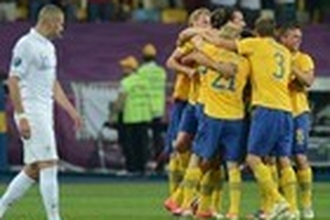 Thua Thụy Điển, Pháp vẫn giành quyền đi tiếp