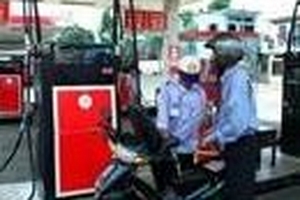 Áp lực giảm giá xăng dầu: DN lãi 1.400 đồng/lít