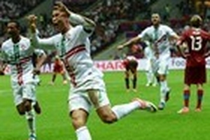 Ronaldo tỏa sáng, Bồ Đào Nha thẳng tiến vào bán kết
