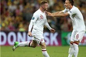 Góc nhìn từ nhà cái: Anh nhỉnh hơn Italia