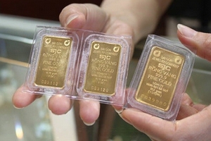 Đầu tuần giá vàng giảm nhẹ