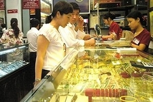 Vàng trong nước vẫn vênh thế giới trên 2 triệu đồng