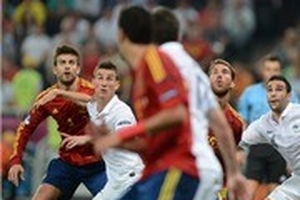 Vấn đề của Tây Ban Nha: Không hiệu quả với phạt góc