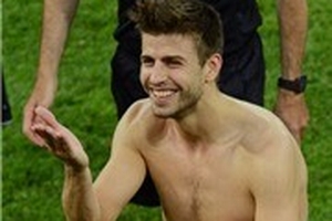 Thủ lĩnh hàng thủ TBN: Pique, bây giờ là thời của anh!