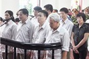 Trước tòa, nguyên Bí thư Vĩnh Yên xin lỗi dân