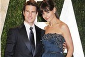 Tom Cruise và Katie ly hôn, showbiz xôn xao