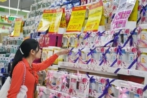 Ngán ngẩm điện tăng, hàng hóa hết đường giảm giá