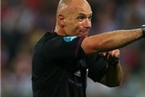 "Vua áo đen" bắt trận CK EURO 2012: Khi vinh dự tỷ lệ thuận với áp lực...