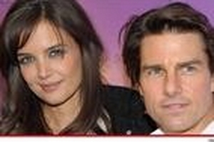 Không có chuyện Katie Holmes bị theo dõi