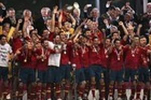 Tây Ban Nha xô đổ hàng loạt kỷ lục Euro