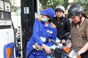 Giá xăng giảm có kéo mặt bằng giá xuống?