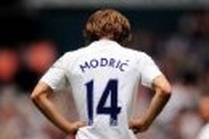 Real Madrid tìm số áo cho Modric