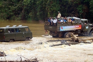 “Xuất quân” sang Lào