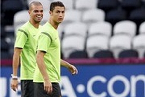 20 cầu thủ xuất sắc nhất EURO 2012: Ronaldo kém xa cả... Bendtner