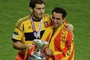 Xavi khiến Casillas mâu thuẫn với Mourinho