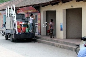 Trà đá, trông xe: Thê thảm theo bất động sản