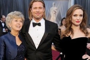 Mẹ của Brad Pitt phản đối hôn nhân đồng tính