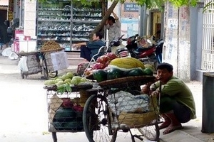 Khó kiếm sống, lao động lại đổ về quê