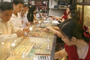 Giá vàng giảm 230.000 đồng/lượng