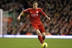 Real bất ngờ hỏi mua trung vệ Liverpool