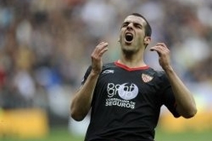 Arsenal, Liverpool “quyết đấu” vì Negredo