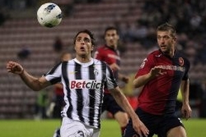 Ai sẽ thay Ibrahimovic: Ngạc nhiên chưa, Milan "hỏi thăm" một người quen cũ!