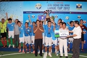 Đội Vietnam Airlines vô địch giải bóng đá Larue Cup