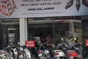 Đại lý chạy đua bán xe máy trả góp