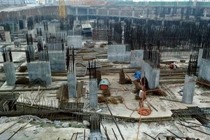 Điêu đứng vì bị nợ lương, công nhân 'săn' giám đốc