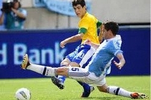 Oscar đến Chelsea kiểm tra y tế