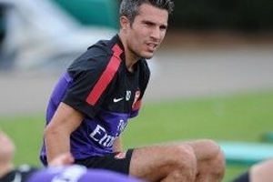 Van Persie liên tục bị trả giá “siêu rẻ”