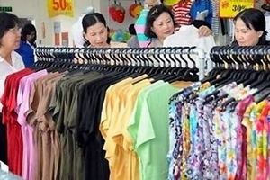 Hàng Việt vẫn chùn chân trước chợ