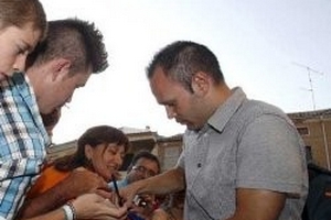 Iniesta loại bóng Vàng khỏi tay Messi