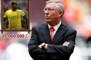 Sir Alex: Lucas Moura chưa thuộc về Man Utd