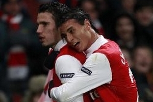 Người Arsenal muốn Van Persie ra đi