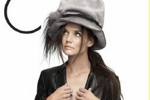 Katie Holmes "quên" nội y, khoác hờ áo da